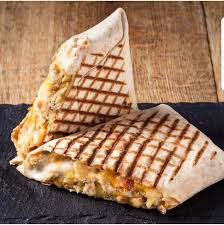 Imagen de un taco francés cortado en dos mitades